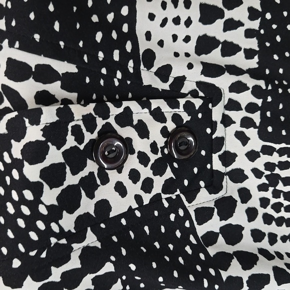 Vintage 70s Polyester Blouse Shirt Daggar Collar Abstract Black and White 1970s - Picture 5 of 15